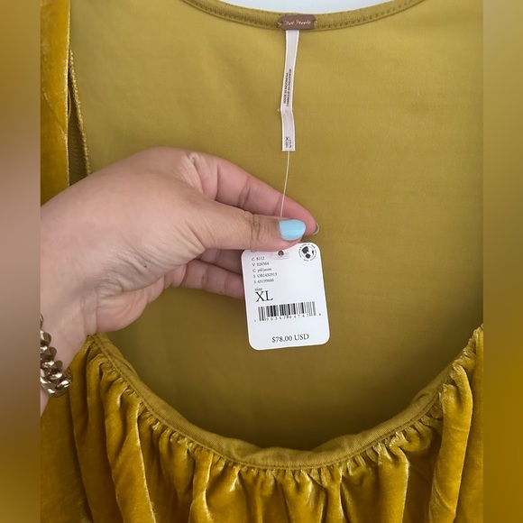 NWT Free People Hold Me Puff Sleeve Velvet Top in glistening gold - Picture 5 of 5